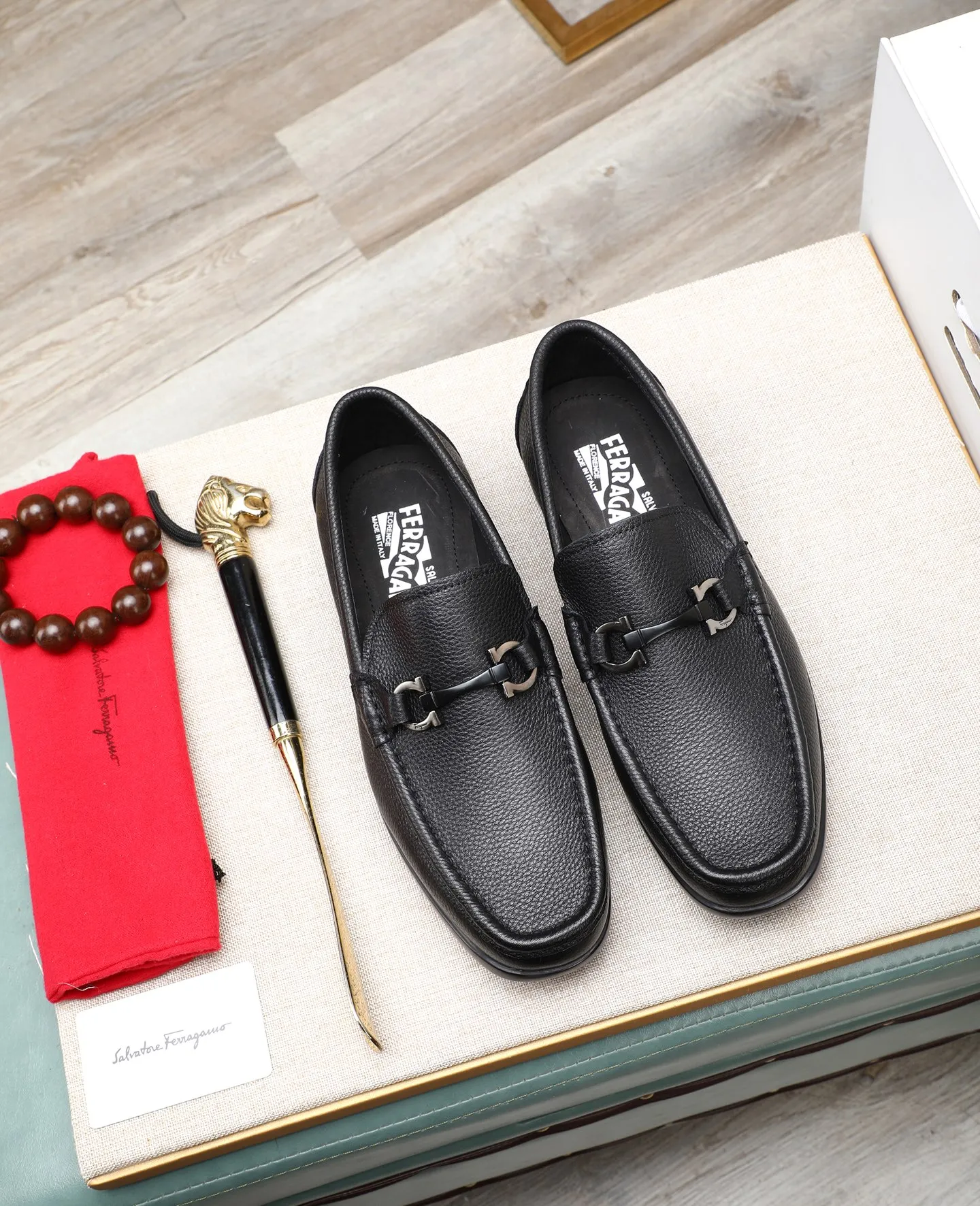 Men's clothing and shoes 💰700📛📛High-end goods! Salvatore Ferragamo is the world's top luxury footwear brand. It comes from Italy, the kingdom of fashion. It is famous all over the world for its traditional handmade design and novel styles... 🚶🏻🚶🏻 Top-quality suit shoes are sold simultaneously at the counter. This style is purely handmade. The fabric is imported Italian calfskin➕soft water-dyed cowhide lining. Specially available with original deep rubber outsole🌀🌀Size: 38➖44
